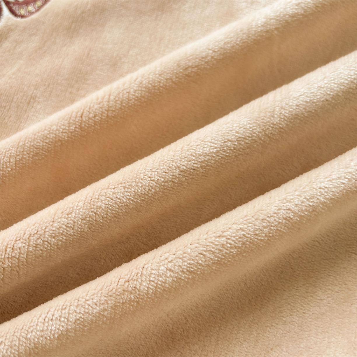 91家纺网 家纺一手货源 找家纺 义博家纺 2025新款高克重牛奶绒蝴蝶贴布绣四件套 爱心蝴蝶-咖