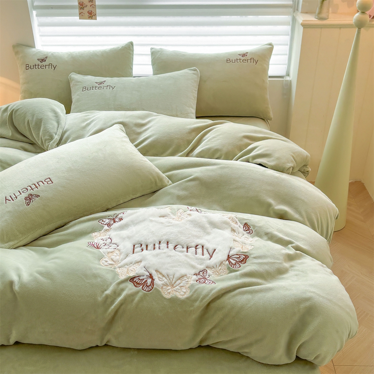 义博家纺 2025新款高克重牛奶绒蝴蝶贴布绣四件套 爱心蝴蝶-绿