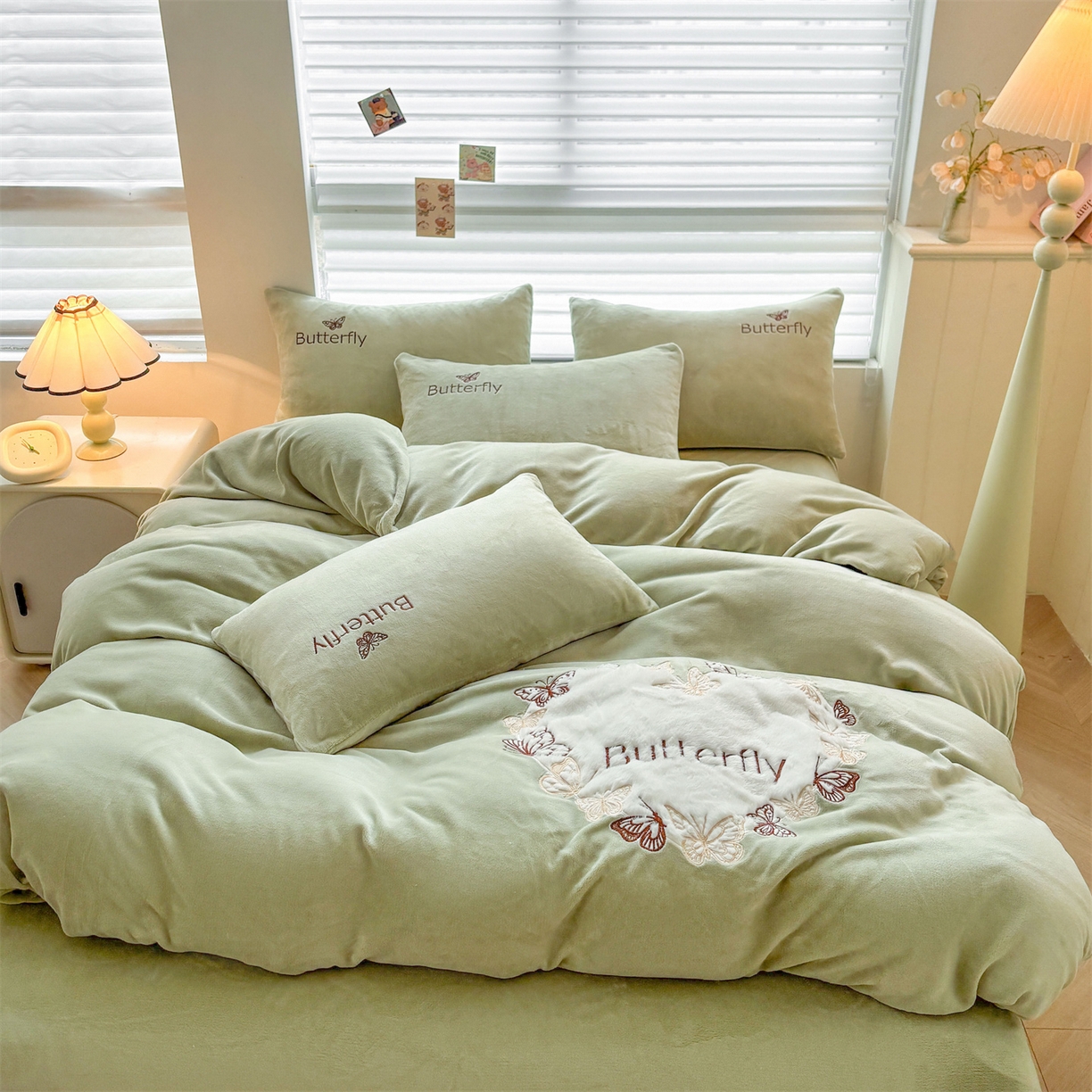 91家纺网 家纺一手货源 找家纺 义博家纺 2025新款高克重牛奶绒蝴蝶贴布绣四件套 爱心蝴蝶-绿