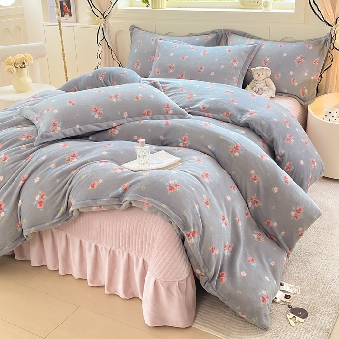 91家纺网 家纺一手货源 找家纺 豫见家纺 2025新款高克重牛奶绒夹棉床盖四件套 灰调爱恋