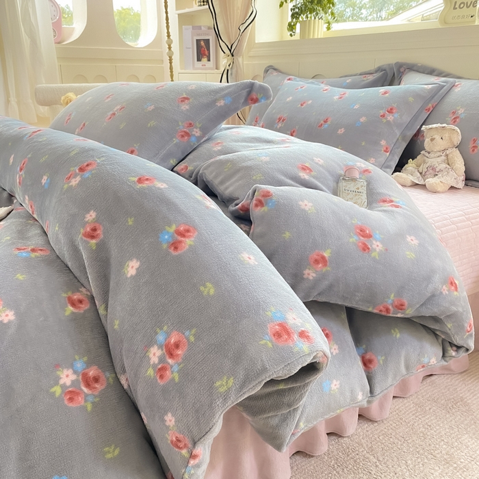 91家纺网 家纺一手货源 找家纺 豫见家纺 2025新款高克重牛奶绒夹棉床盖四件套 灰调爱恋