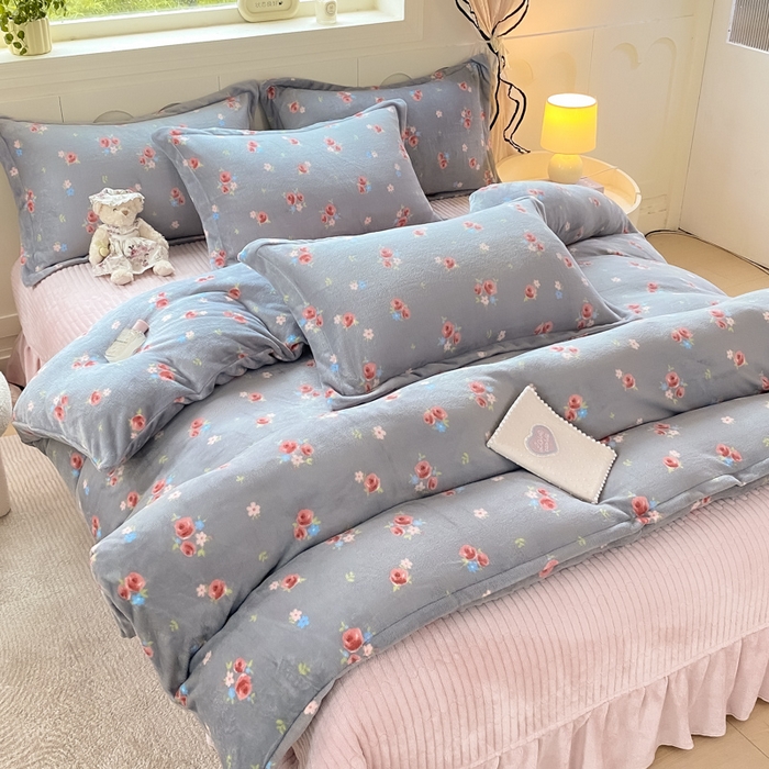 91家纺网 家纺一手货源 找家纺 豫见家纺 2025新款高克重牛奶绒夹棉床盖四件套 灰调爱恋