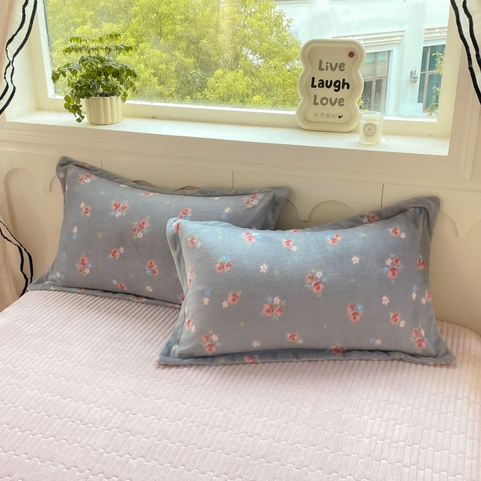 91家纺网 家纺一手货源 找家纺 豫见家纺 2025新款高克重牛奶绒夹棉床盖四件套 灰调爱恋