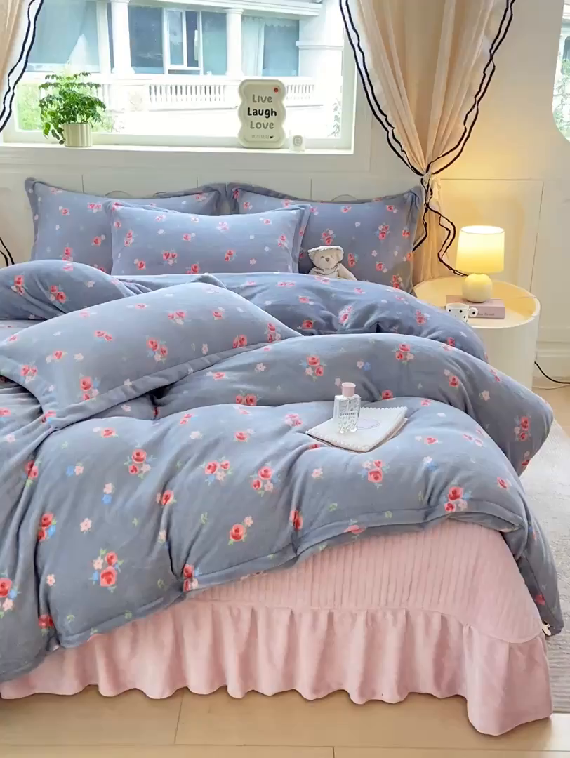 91家纺网 家纺一手货源 找家纺 豫见家纺 2025新款高克重牛奶绒夹棉床盖四件套 灰调爱恋