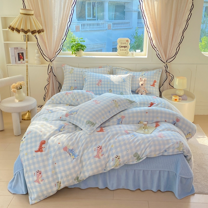 91家纺网 家纺一手货源 找家纺 豫见家纺 2025新款高克重牛奶绒夹棉床盖四件套 恐龙派对