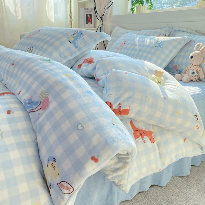 91家纺网 家纺一手货源 找家纺 豫见家纺 2025新款高克重牛奶绒夹棉床盖四件套 恐龙派对