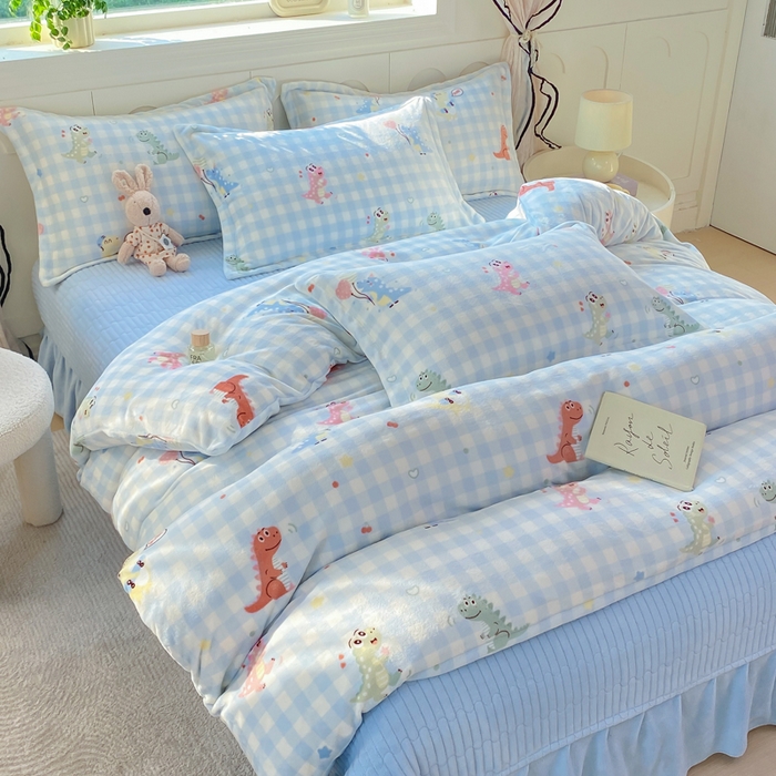 91家纺网 家纺一手货源 找家纺 豫见家纺 2025新款高克重牛奶绒夹棉床盖四件套 恐龙派对