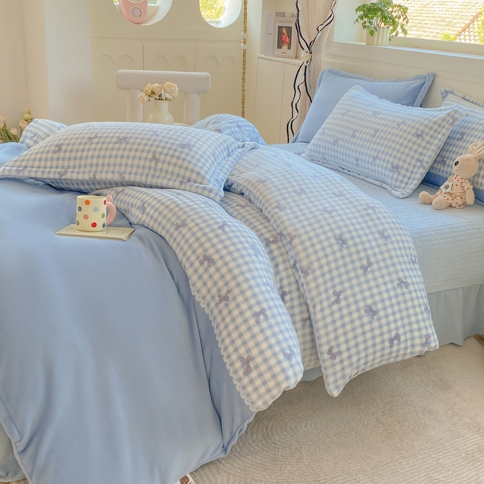 91家纺网 家纺一手货源 找家纺 豫见家纺 2025新款高克重牛奶绒夹棉床盖四件套 蓝格蝶韵