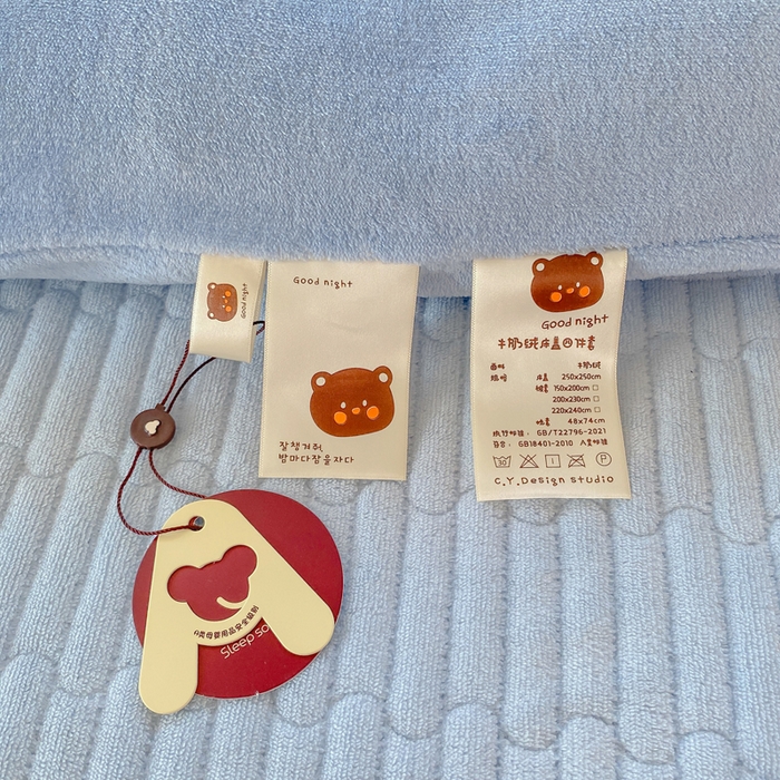 91家纺网 家纺一手货源 找家纺 豫见家纺 2025新款高克重牛奶绒夹棉床盖四件套 蓝格蝶韵