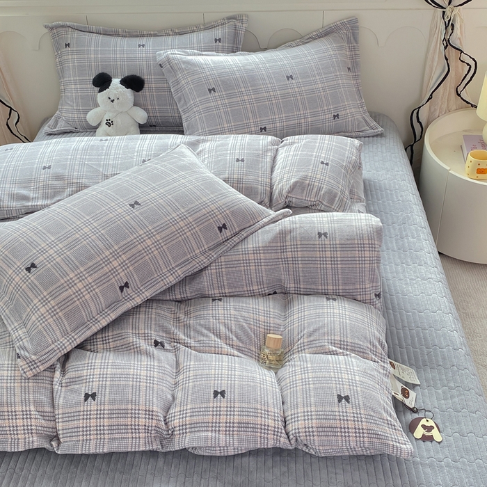 91家纺网 家纺一手货源 找家纺 豫见家纺 2025新款高克重牛奶绒夹棉床盖四件套 罗格先生