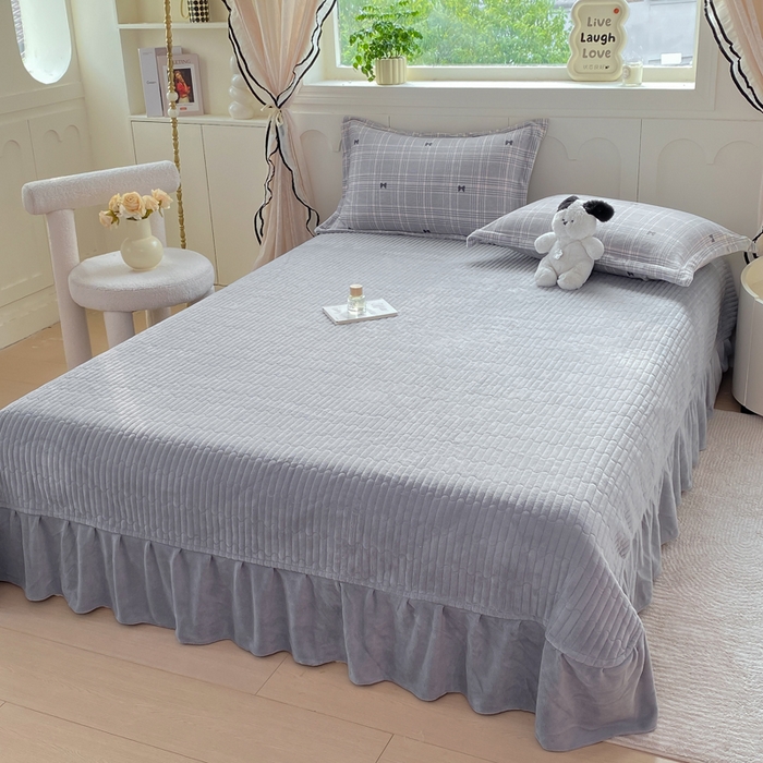 91家纺网 家纺一手货源 找家纺 豫见家纺 2025新款高克重牛奶绒夹棉床盖四件套 罗格先生