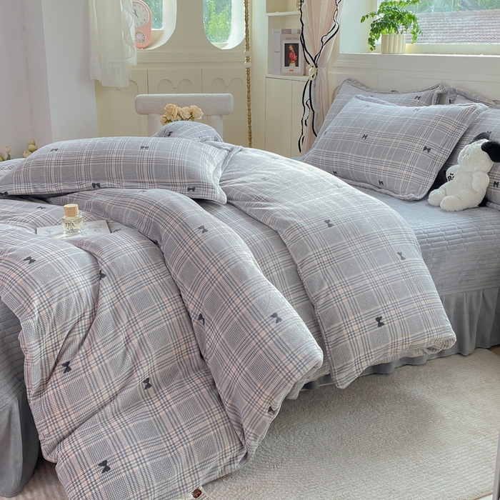 91家纺网 家纺一手货源 找家纺 豫见家纺 2025新款高克重牛奶绒夹棉床盖四件套 罗格先生