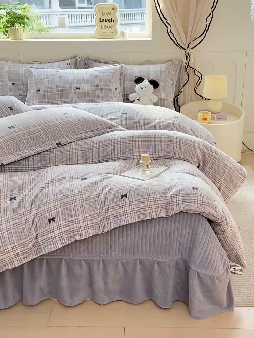 91家纺网 家纺一手货源 找家纺 豫见家纺 2025新款高克重牛奶绒夹棉床盖四件套 罗格先生