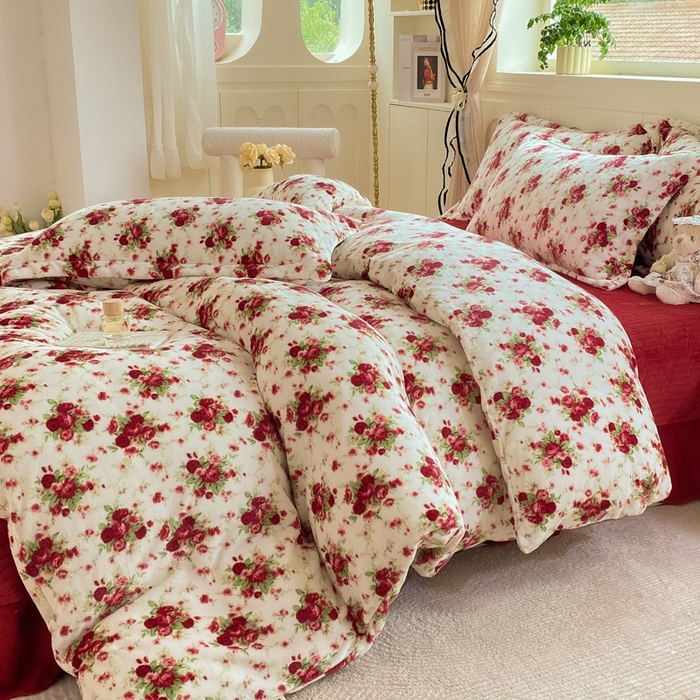 91家纺网 家纺一手货源 找家纺 豫见家纺 2025新款高克重牛奶绒夹棉床盖四件套 玫瑰物语