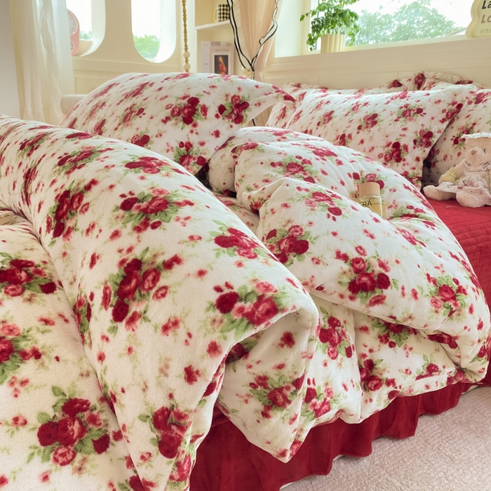 91家纺网 家纺一手货源 找家纺 豫见家纺 2025新款高克重牛奶绒夹棉床盖四件套 玫瑰物语