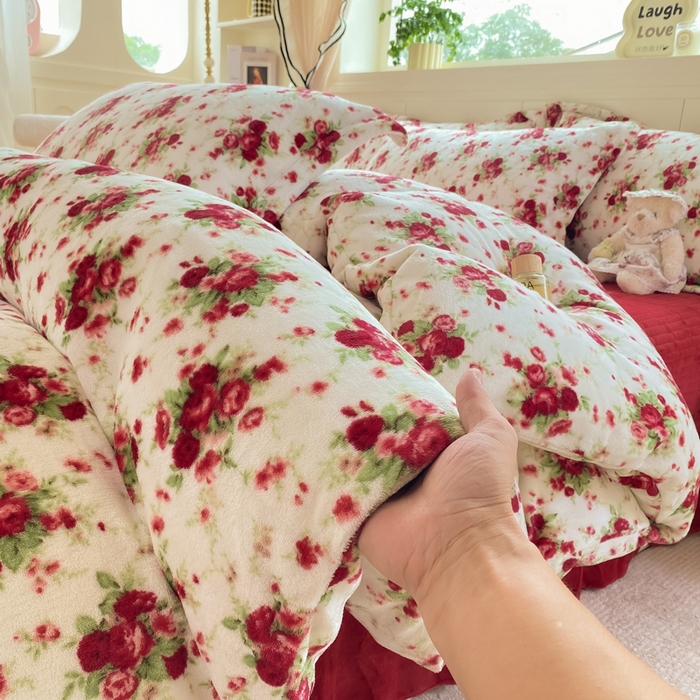 91家纺网 家纺一手货源 找家纺 豫见家纺 2025新款高克重牛奶绒夹棉床盖四件套 玫瑰物语