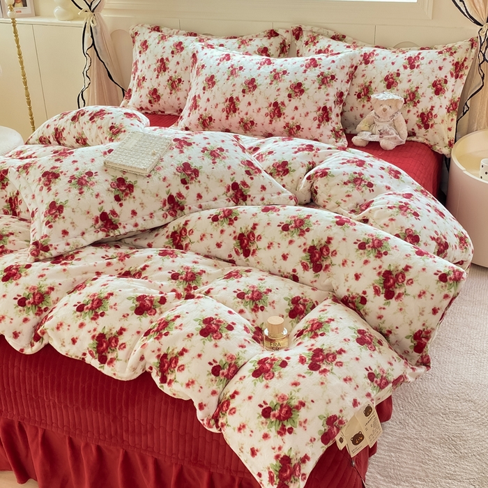 91家纺网 家纺一手货源 找家纺 豫见家纺 2025新款高克重牛奶绒夹棉床盖四件套 玫瑰物语