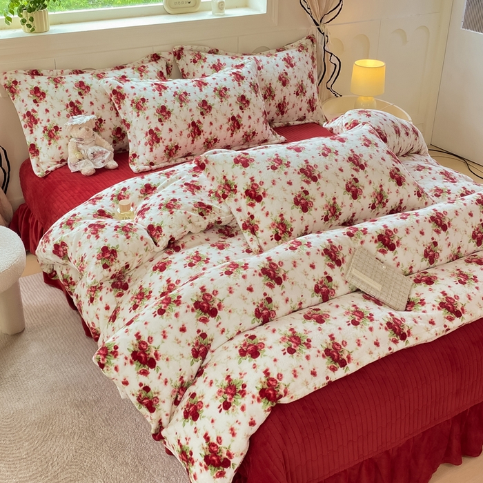 91家纺网 家纺一手货源 找家纺 豫见家纺 2025新款高克重牛奶绒夹棉床盖四件套 玫瑰物语