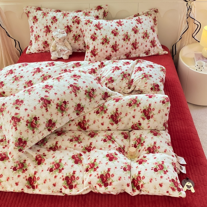 91家纺网 家纺一手货源 找家纺 豫见家纺 2025新款高克重牛奶绒夹棉床盖四件套 玫瑰物语