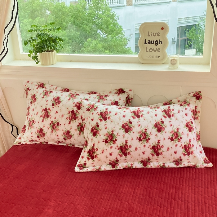 91家纺网 家纺一手货源 找家纺 豫见家纺 2025新款高克重牛奶绒夹棉床盖四件套 玫瑰物语