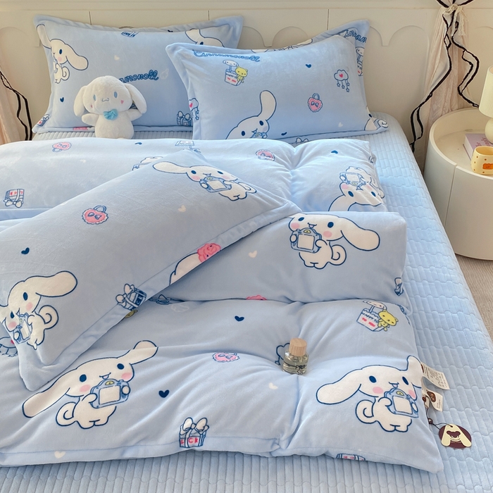 91家纺网 家纺一手货源 找家纺 豫见家纺 2025新款高克重牛奶绒夹棉床盖四件套 梦幻大耳狗