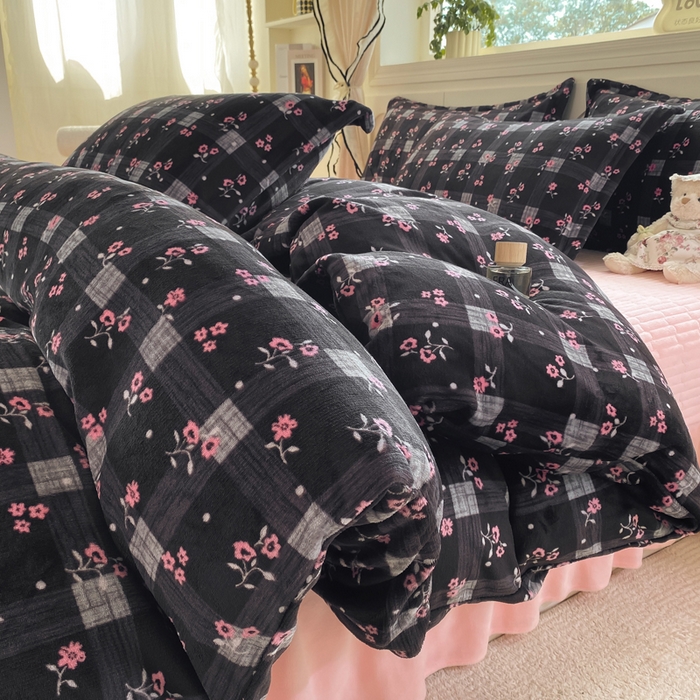 91家纺网 家纺一手货源 找家纺 豫见家纺 2025新款高克重牛奶绒夹棉床盖四件套 茉香