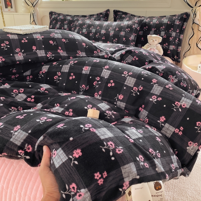 91家纺网 家纺一手货源 找家纺 豫见家纺 2025新款高克重牛奶绒夹棉床盖四件套 茉香