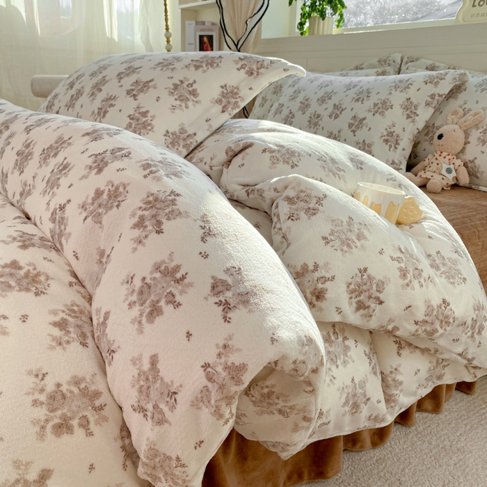 91家纺网 家纺一手货源 找家纺 豫见家纺 2025新款高克重牛奶绒夹棉床盖四件套 木松花