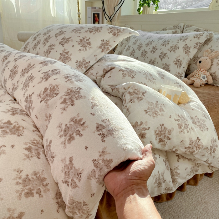 91家纺网 家纺一手货源 找家纺 豫见家纺 2025新款高克重牛奶绒夹棉床盖四件套 木松花