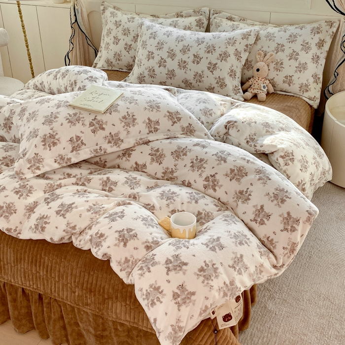 91家纺网 家纺一手货源 找家纺 豫见家纺 2025新款高克重牛奶绒夹棉床盖四件套 木松花