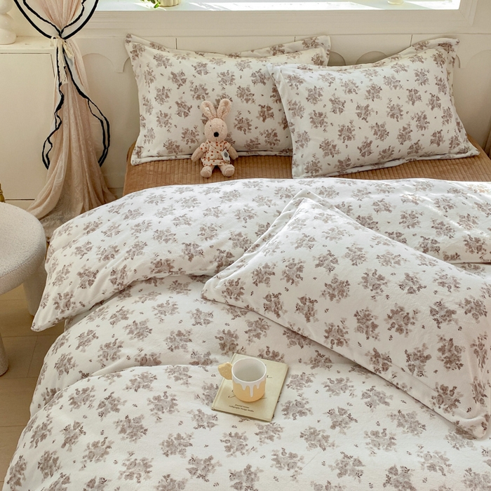 91家纺网 家纺一手货源 找家纺 豫见家纺 2025新款高克重牛奶绒夹棉床盖四件套 木松花