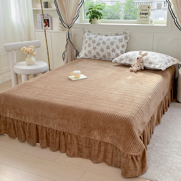 91家纺网 家纺一手货源 找家纺 豫见家纺 2025新款高克重牛奶绒夹棉床盖四件套 木松花