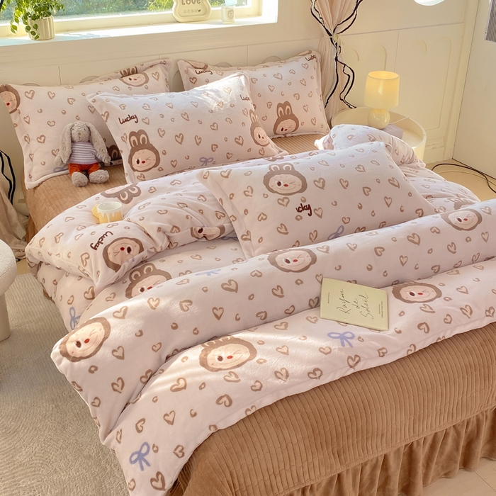 91家纺网 家纺一手货源 找家纺 豫见家纺 2025新款高克重牛奶绒夹棉床盖四件套 淘气兔