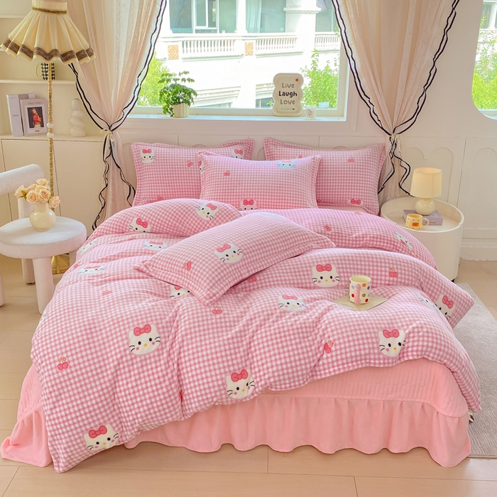 91家纺网 家纺一手货源 找家纺 豫见家纺 2025新款高克重牛奶绒夹棉床盖四件套 甜心凯蒂-粉