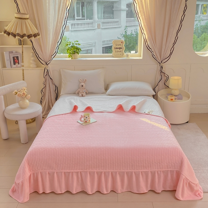 91家纺网 家纺一手货源 找家纺 豫见家纺 2025新款高克重牛奶绒夹棉床盖四件套 甜心凯蒂-粉