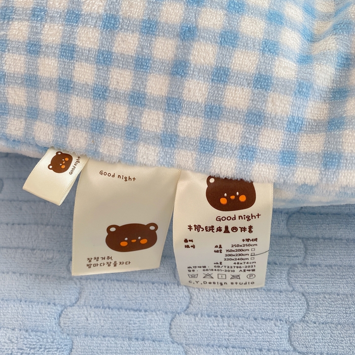 91家纺网 家纺一手货源 找家纺 豫见家纺 2025新款高克重牛奶绒夹棉床盖四件套 甜心凯蒂-蓝