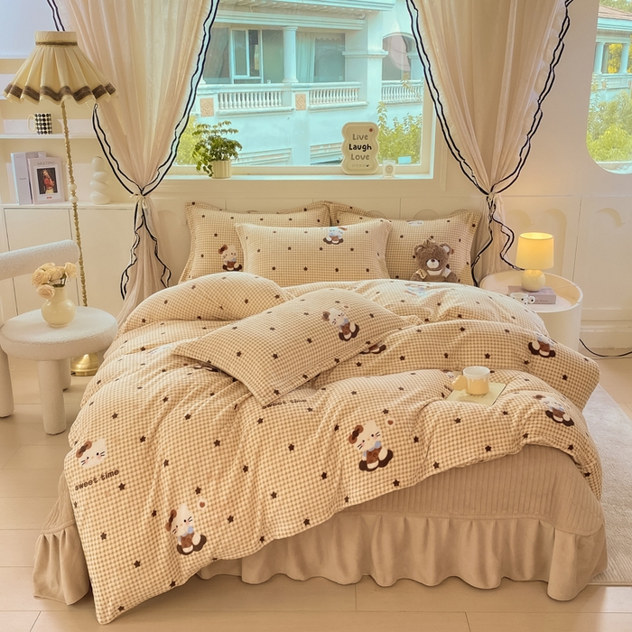 91家纺网 家纺一手货源 找家纺 豫见家纺 2025新款高克重牛奶绒夹棉床盖四件套 甜心凯蒂-棕