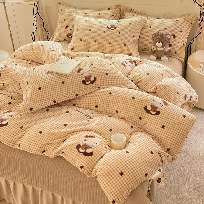 91家纺网 家纺一手货源 找家纺 豫见家纺 2025新款高克重牛奶绒夹棉床盖四件套 甜心凯蒂-棕