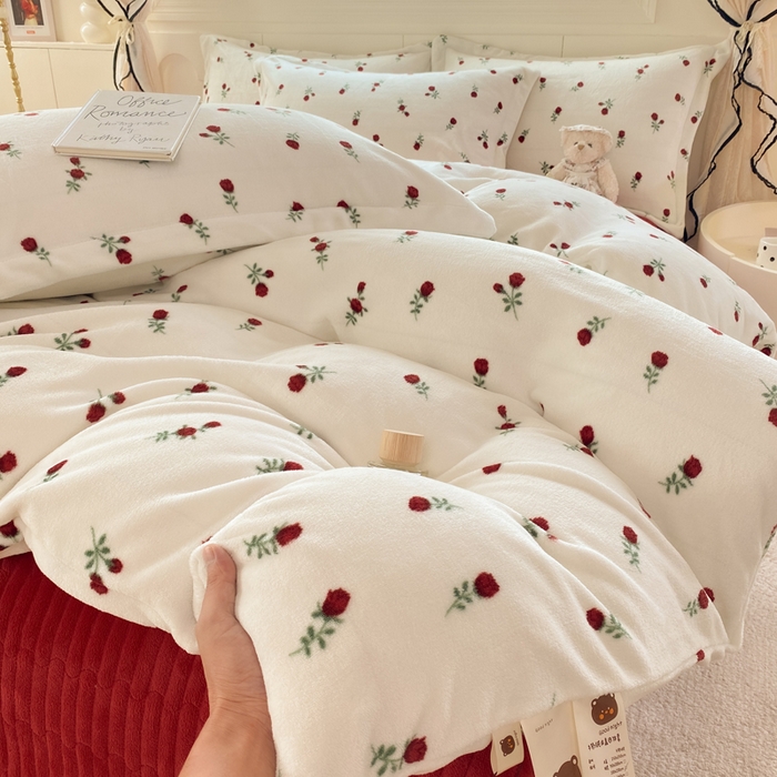 91家纺网 家纺一手货源 找家纺 豫见家纺 2025新款高克重牛奶绒夹棉床盖四件套 小玫瑰