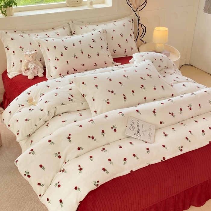 91家纺网 家纺一手货源 找家纺 豫见家纺 2025新款高克重牛奶绒夹棉床盖四件套 小玫瑰