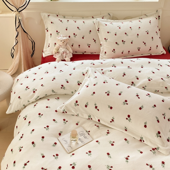 91家纺网 家纺一手货源 找家纺 豫见家纺 2025新款高克重牛奶绒夹棉床盖四件套 小玫瑰