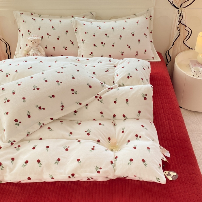 91家纺网 家纺一手货源 找家纺 豫见家纺 2025新款高克重牛奶绒夹棉床盖四件套 小玫瑰