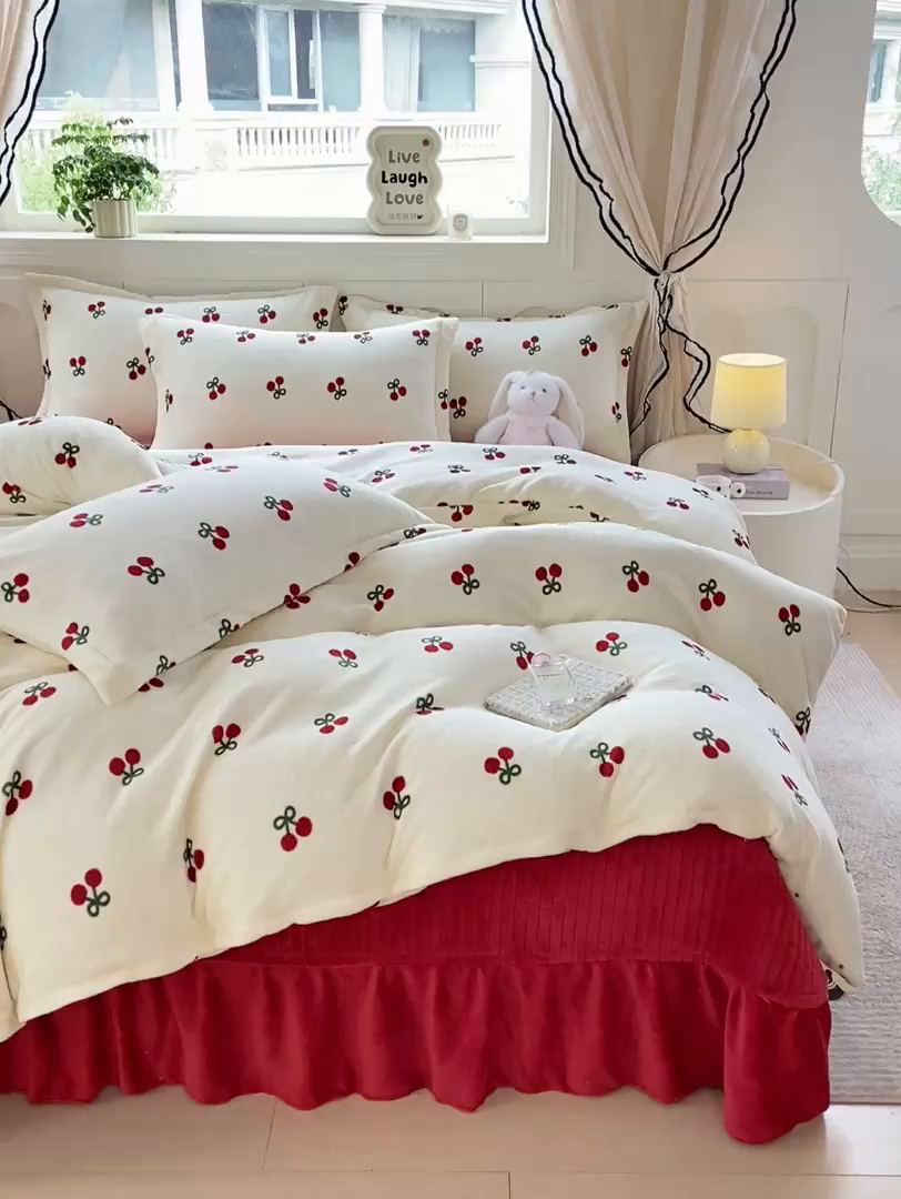 91家纺网 家纺一手货源 找家纺 豫见家纺 2025新款高克重牛奶绒夹棉床盖四件套 小玫瑰