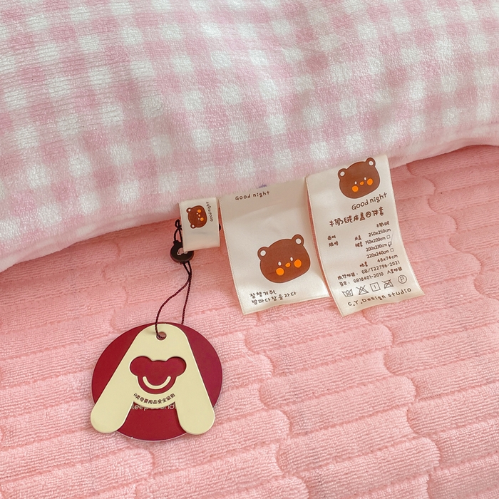 91家纺网 家纺一手货源 找家纺 豫见家纺 2025新款高克重牛奶绒夹棉床盖四件套 小南瓜粉