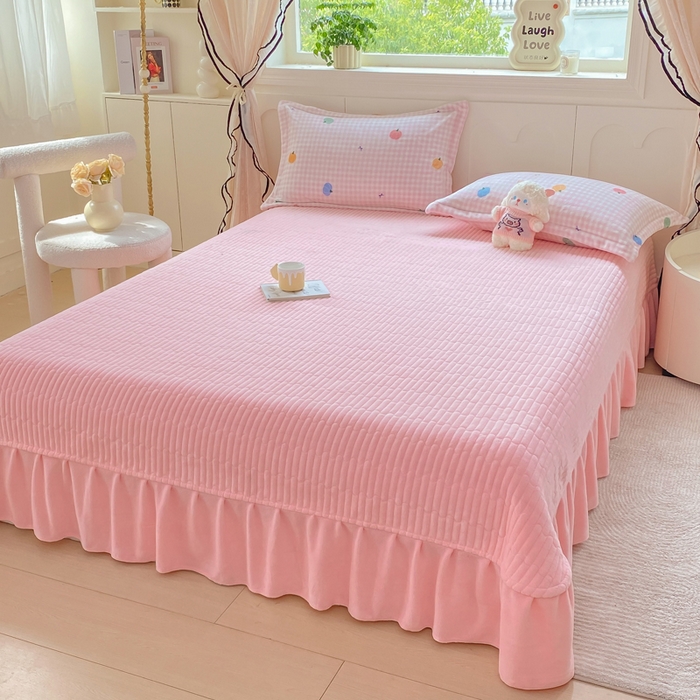 91家纺网 家纺一手货源 找家纺 豫见家纺 2025新款高克重牛奶绒夹棉床盖四件套 小南瓜粉