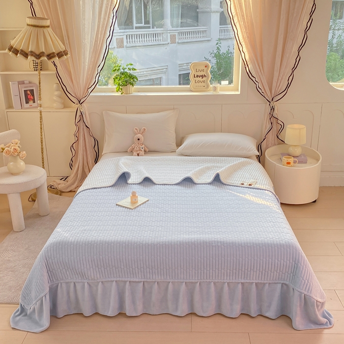 91家纺网 家纺一手货源 找家纺 豫见家纺 2025新款高克重牛奶绒夹棉床盖四件套 小晴天