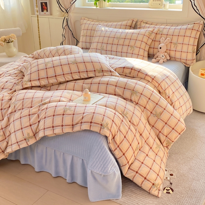 91家纺网 家纺一手货源 找家纺 豫见家纺 2025新款高克重牛奶绒夹棉床盖四件套 小晴天