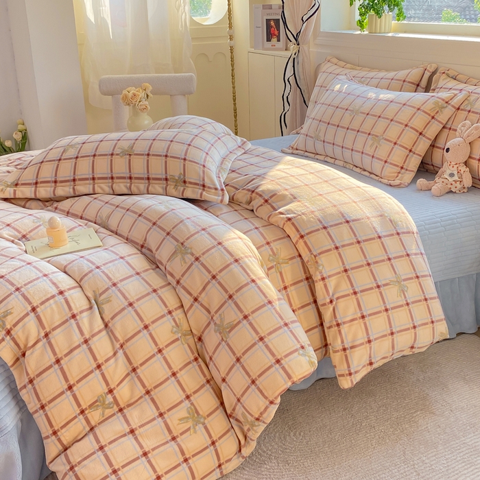 91家纺网 家纺一手货源 找家纺 豫见家纺 2025新款高克重牛奶绒夹棉床盖四件套 小晴天