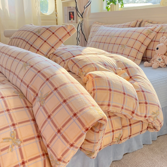 91家纺网 家纺一手货源 找家纺 豫见家纺 2025新款高克重牛奶绒夹棉床盖四件套 小晴天