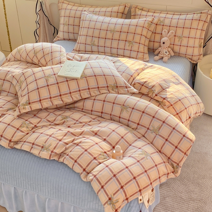 91家纺网 家纺一手货源 找家纺 豫见家纺 2025新款高克重牛奶绒夹棉床盖四件套 小晴天